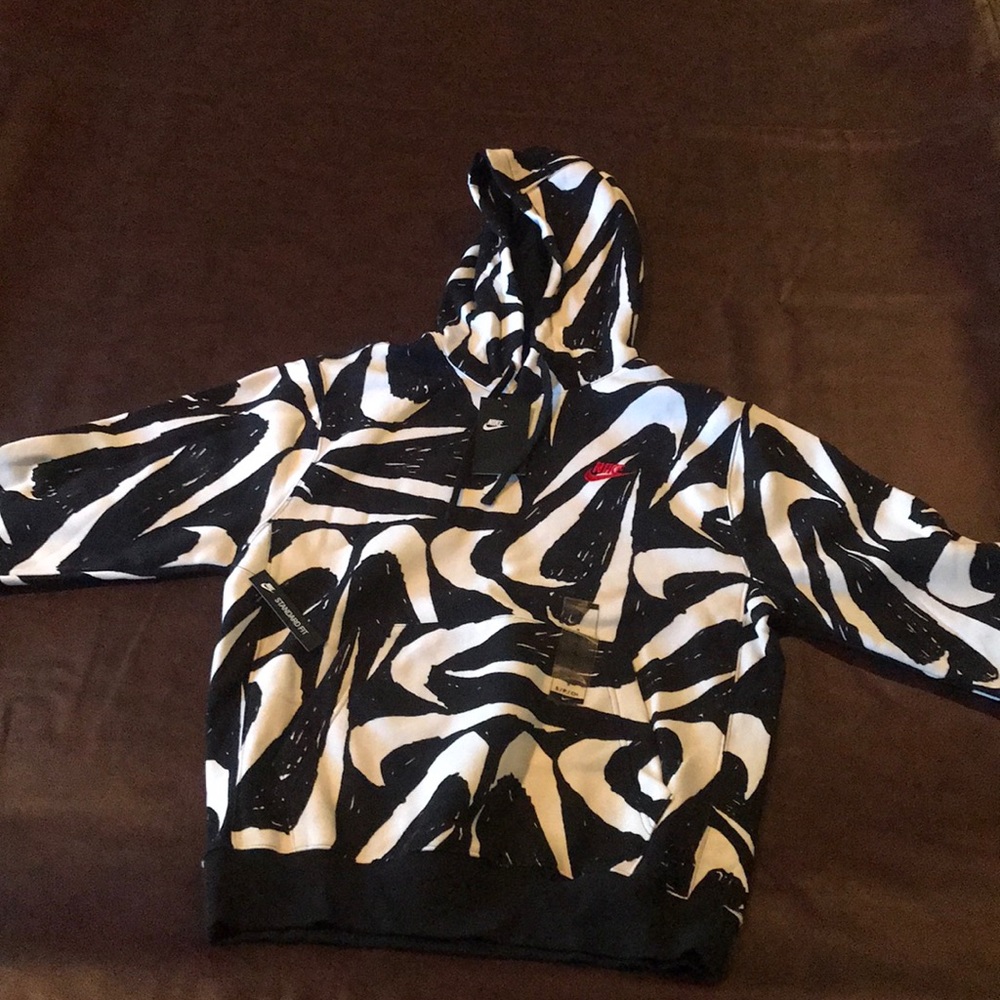 Nike Men’s black and white hoodie